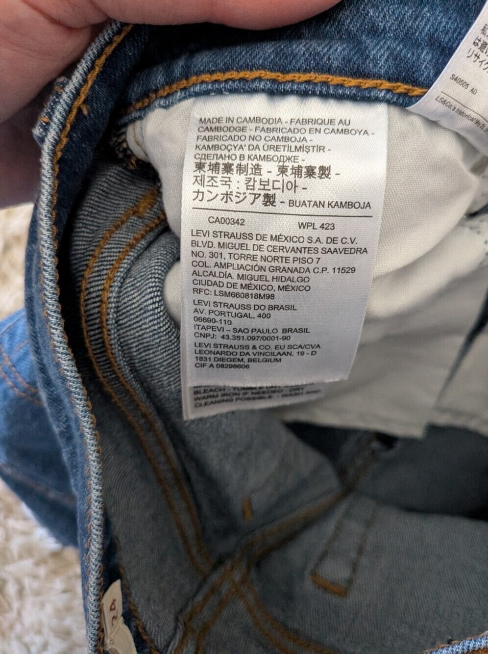 Levi's Big E Wedgie Classic High-Rise Raw-Hem Cutoff Denim Shorts - Picture 6 of 11